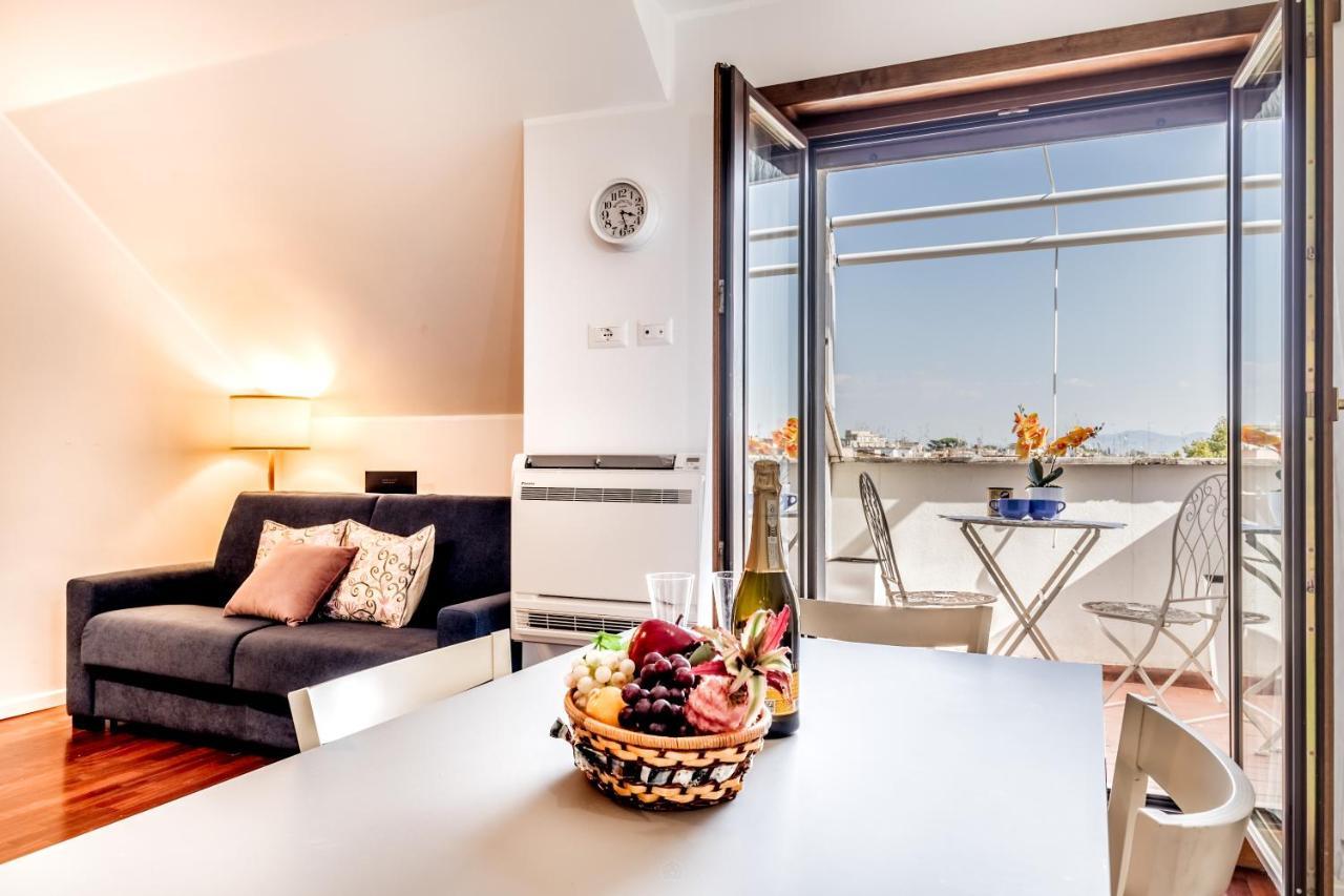 Bbhome Penthouse Bright And Elegant Metro Conca D'Oro Rome Exterior photo
